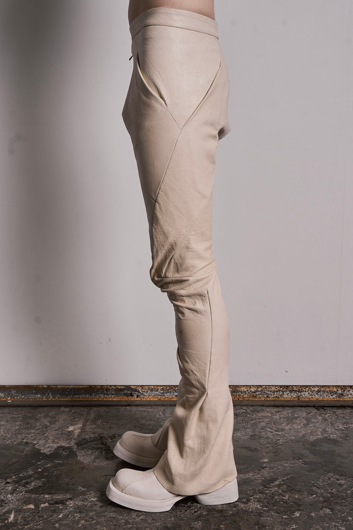 DISTORTION SCULPTURE PANTS