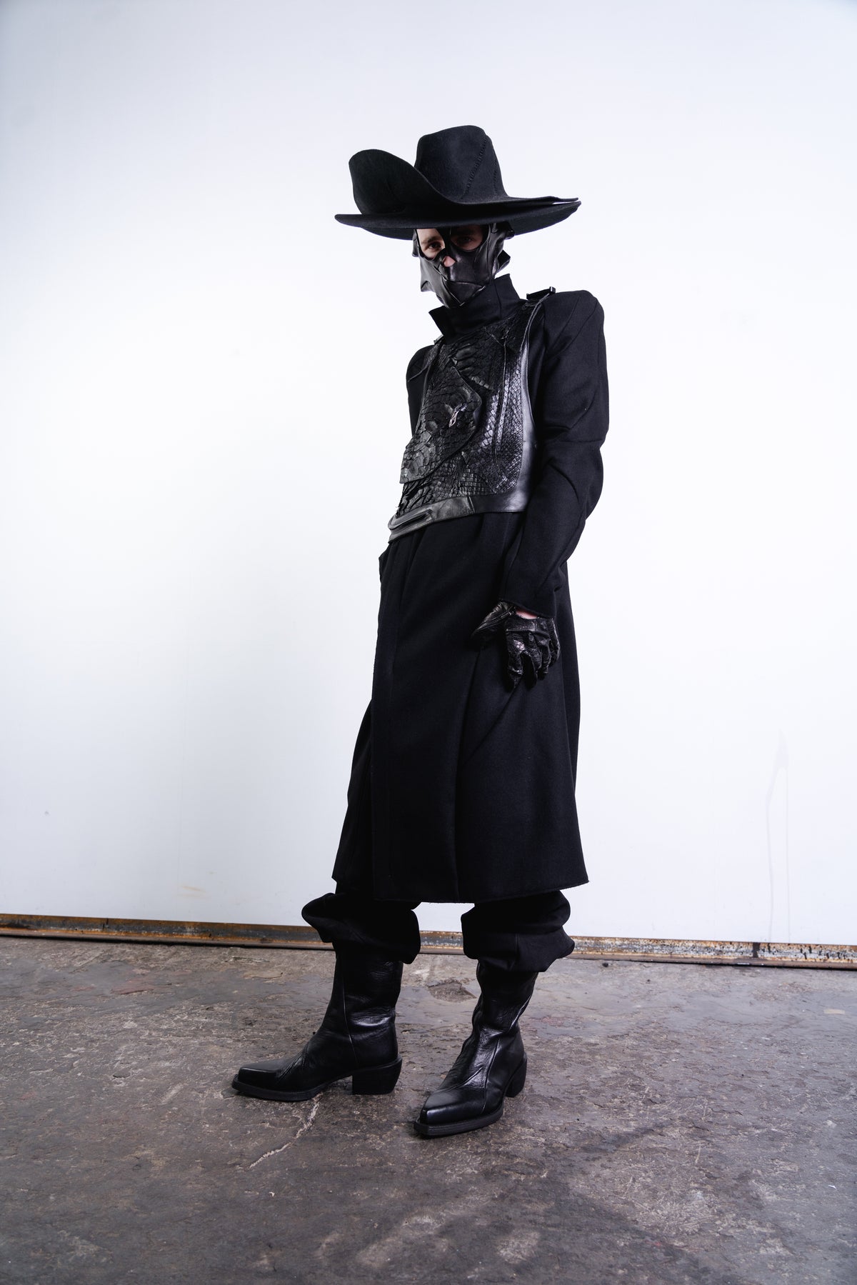 DISTORTION POWER SHOULDER COAT