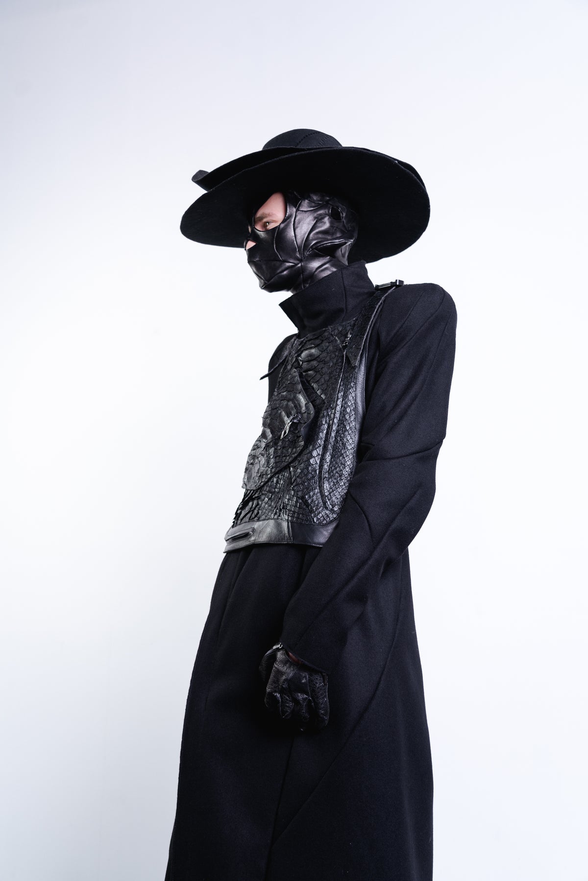 DISTORTION POWER SHOULDER COAT