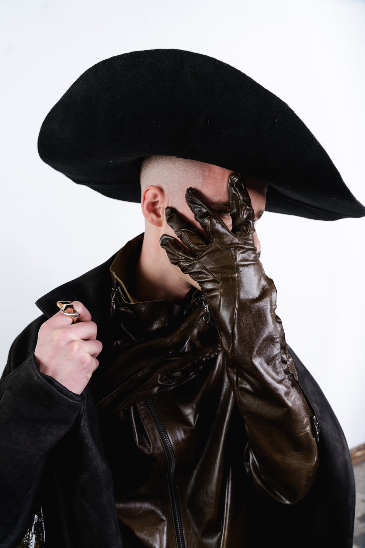 DISTORTION GLOVED STRAIT JACKET