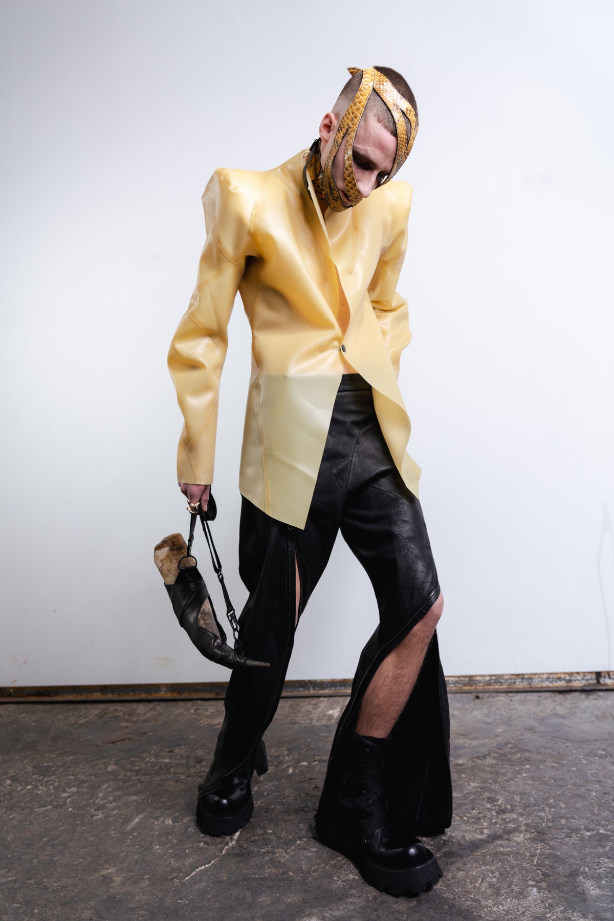 DISTORTION CURVED ZIPPED PANTS