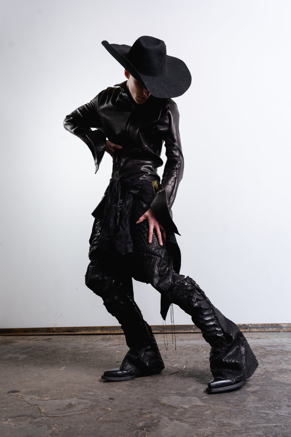 DISTORTION SCULPTURE PANTS