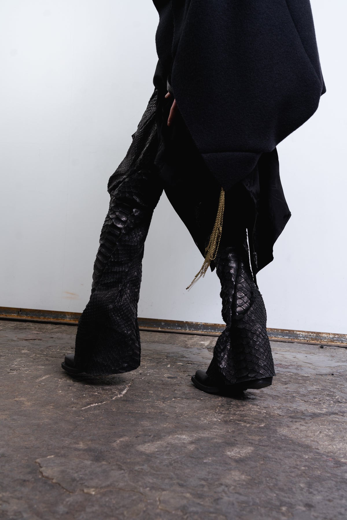DISTORTION SCULPTURE PANTS