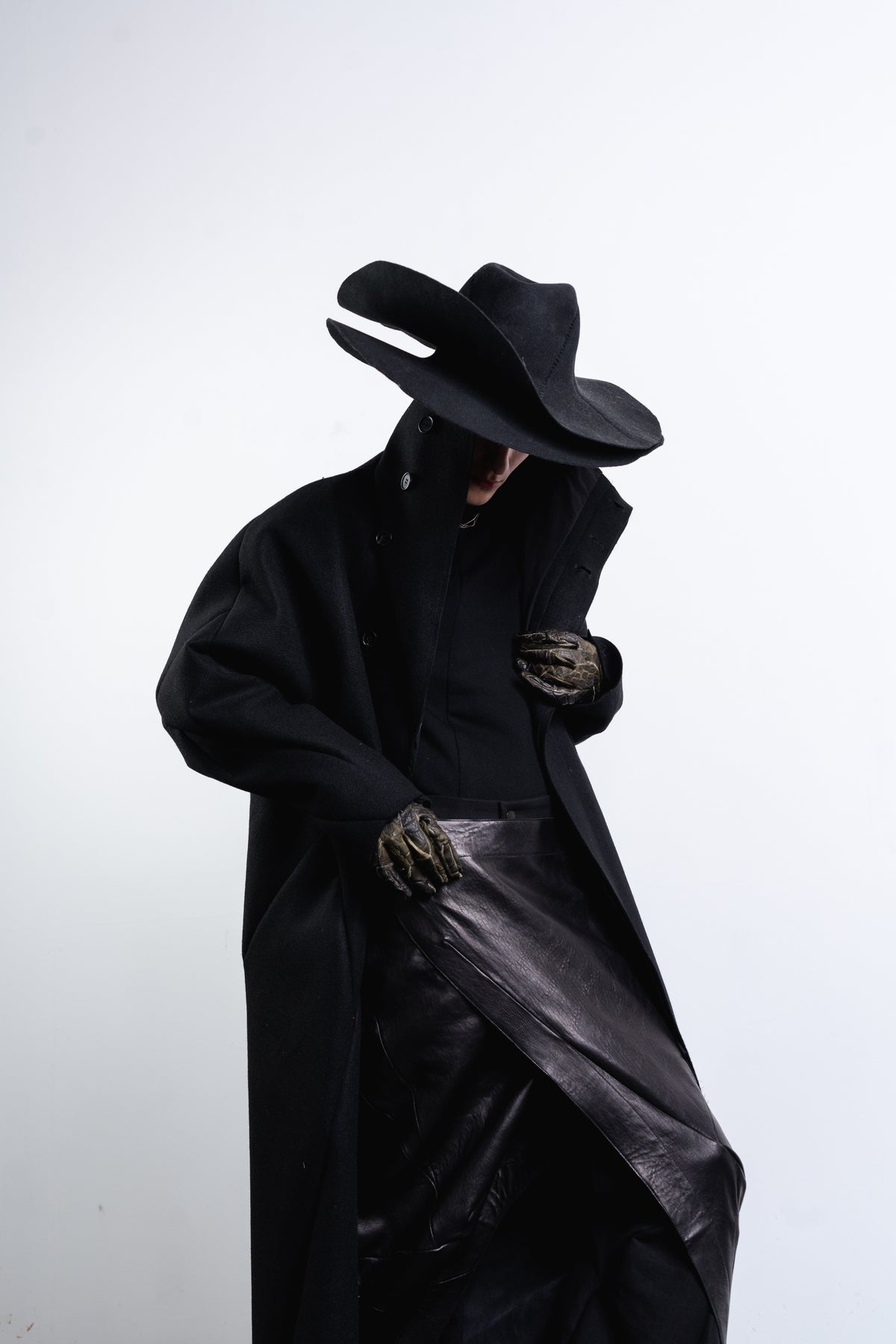 DISTORTION ELONGATED KILT