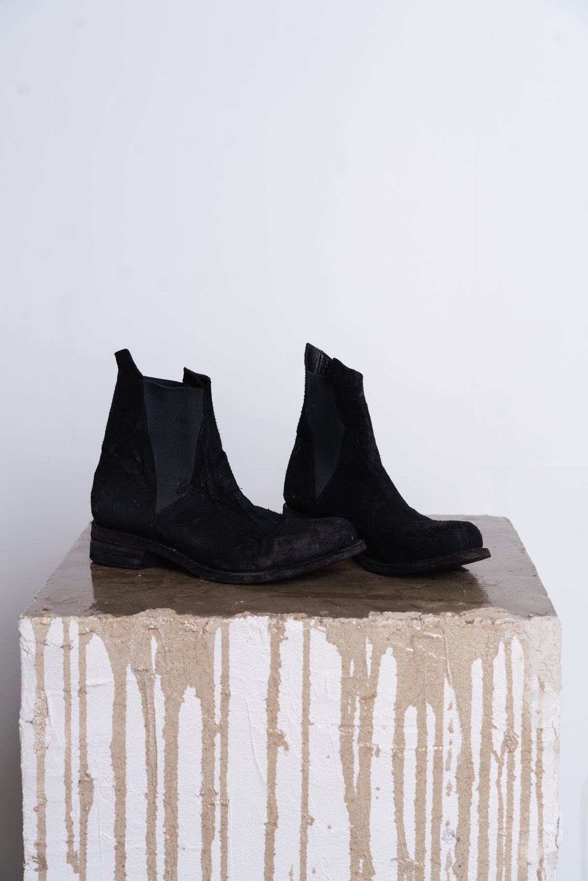 DISTORTION HEELED POINTED CHELSEA BOOT