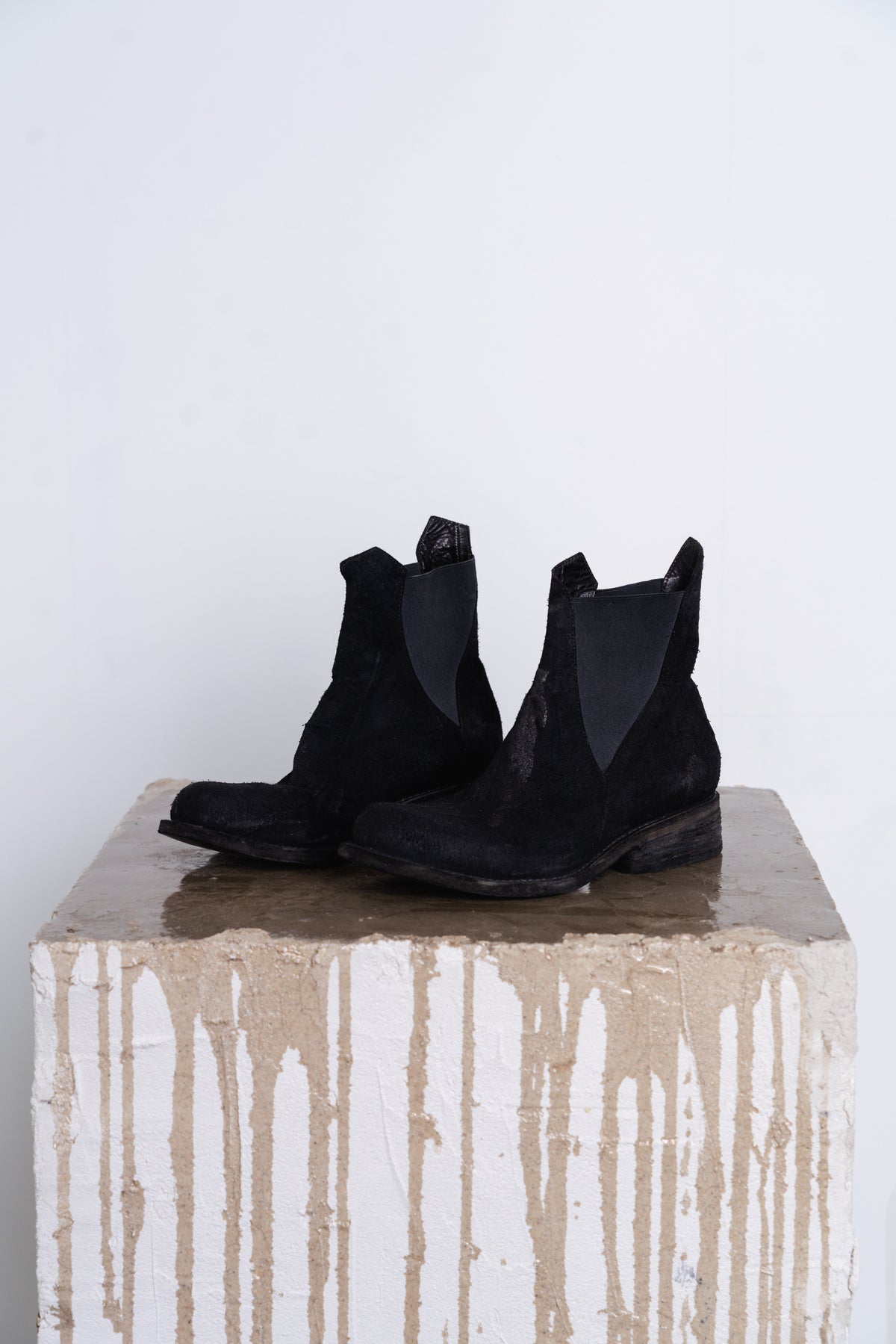 DISTORTION HEELED POINTED CHELSEA BOOT