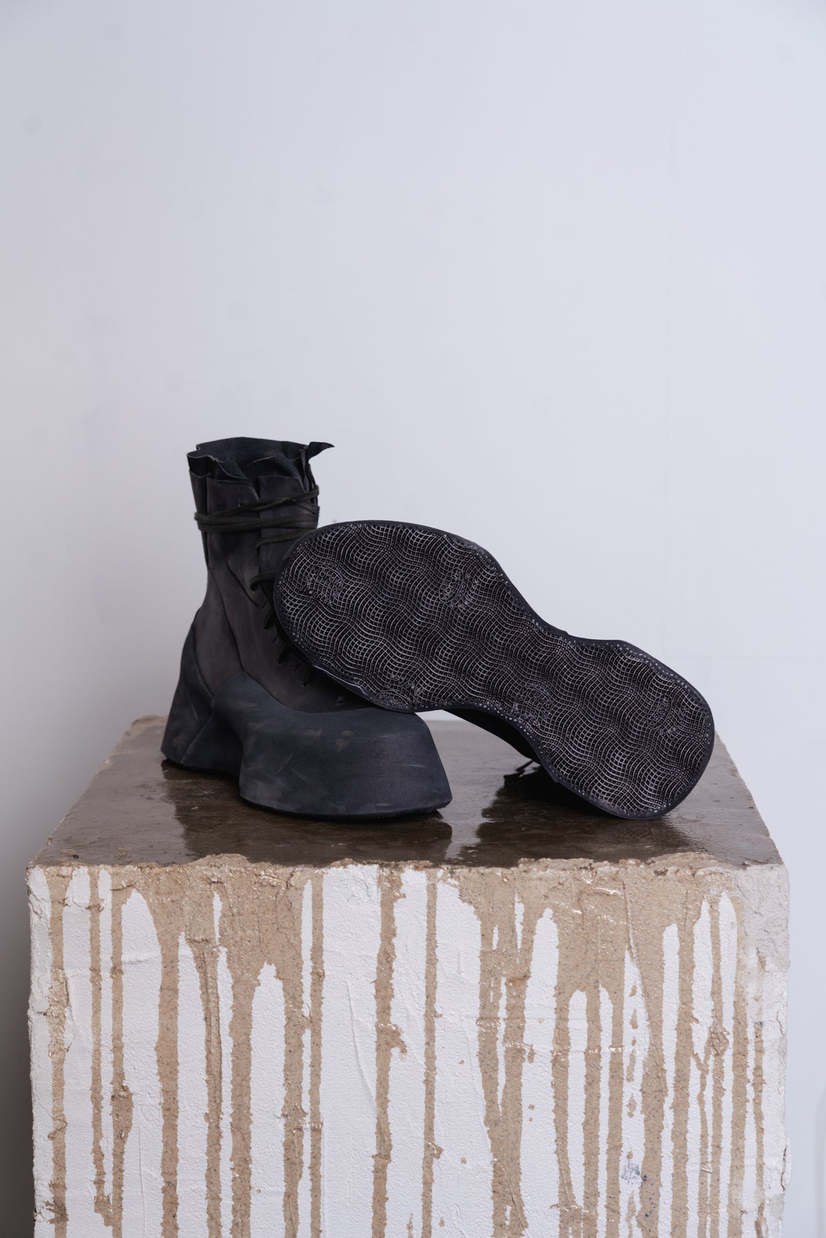 DISTORTION FEATHERWEIGHT HIGH TOP SNEAKER PLATFORM