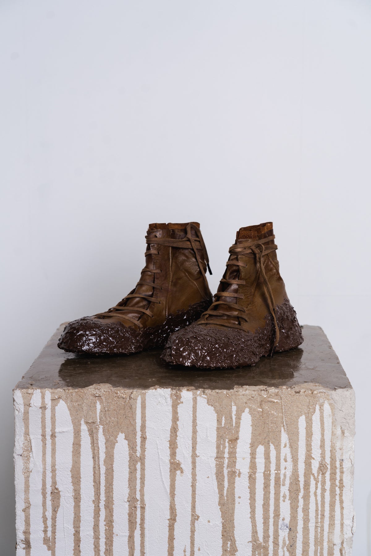 DISTORTION FEATHERWEIGHT HIGH TOP SNEAKER SYMBIOSIS