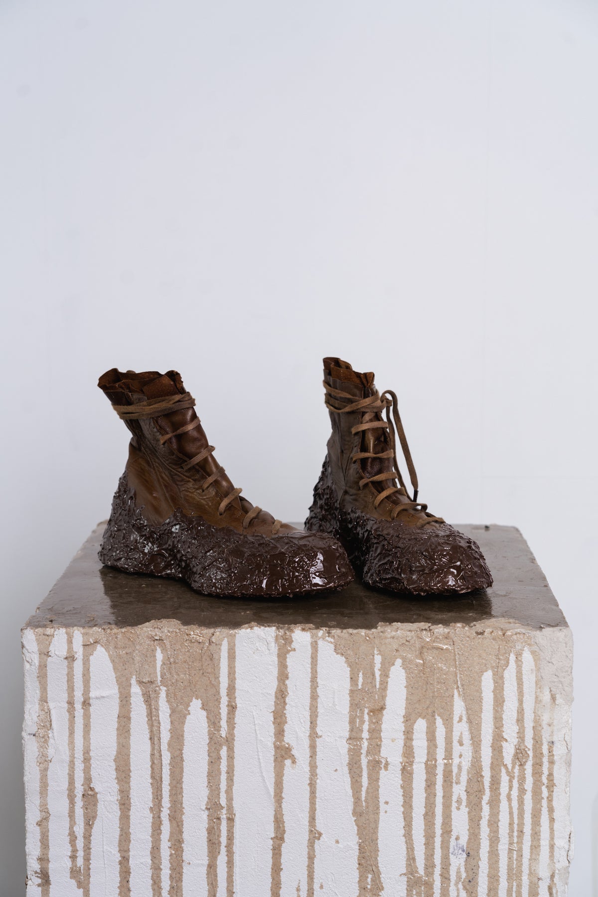 DISTORTION FEATHERWEIGHT HIGH TOP SNEAKER SYMBIOSIS