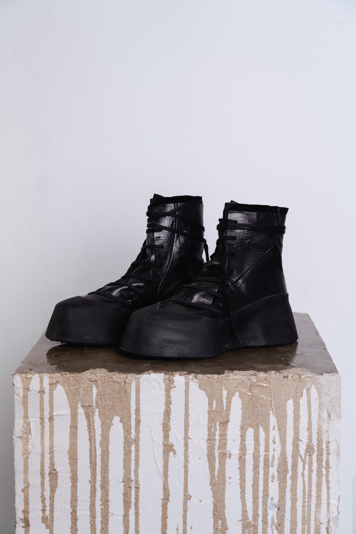 DISTORTION FEATHERWEIGHT HIGH TOP SNEAKER PLATFORM