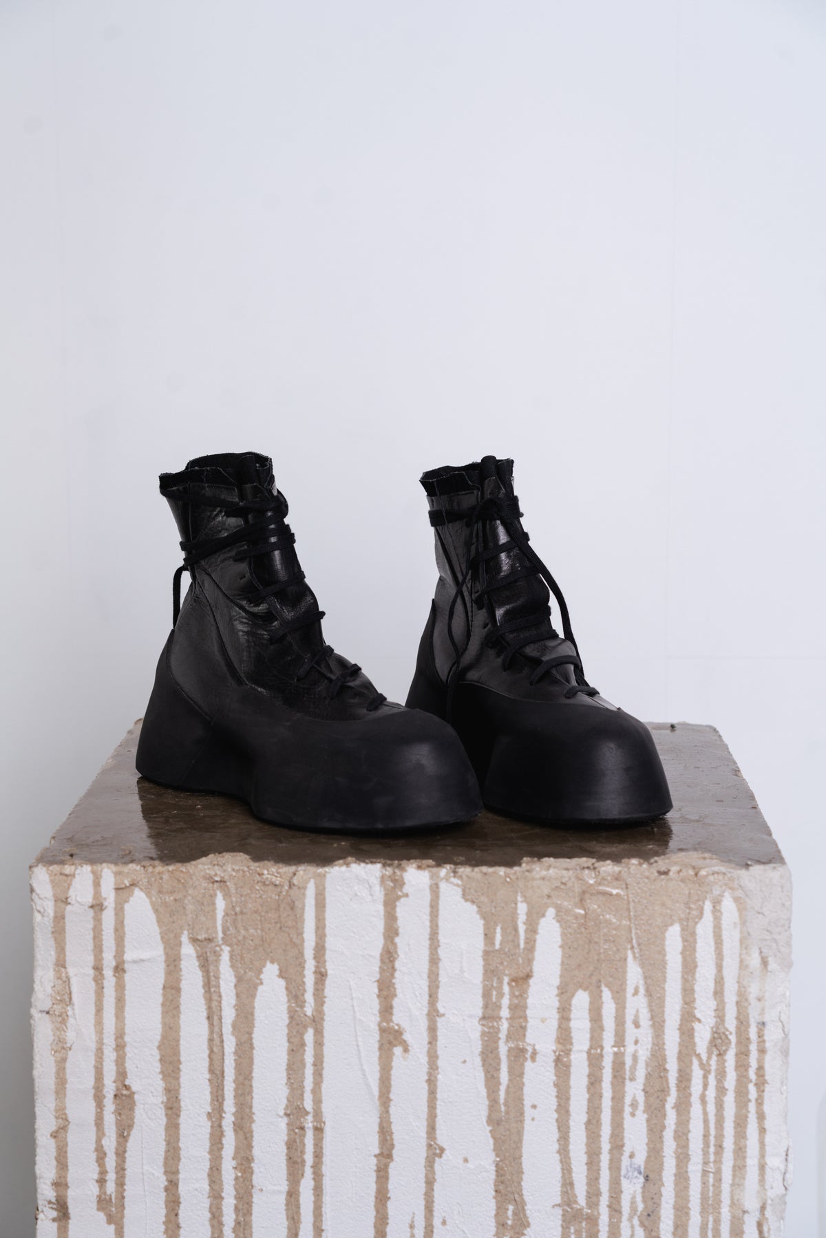 DISTORTION FEATHERWEIGHT HIGH TOP SNEAKER PLATFORM