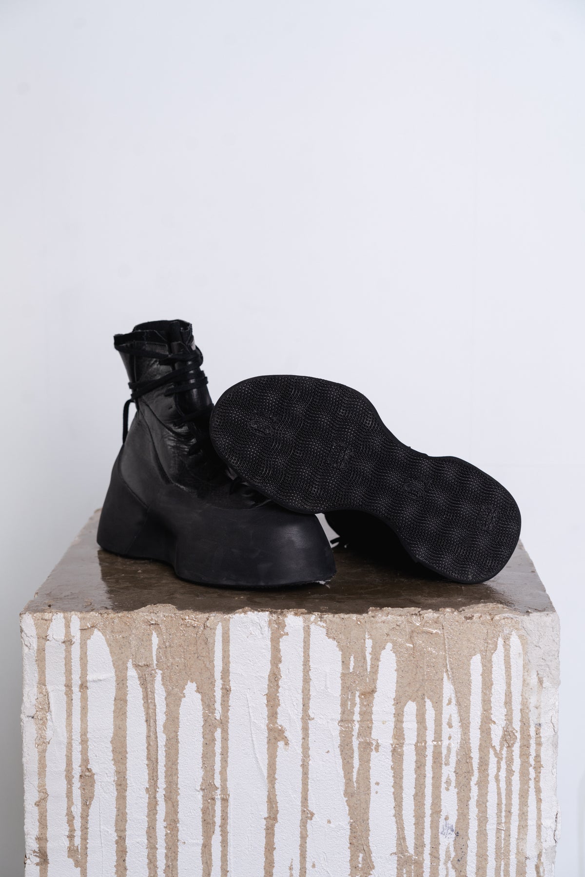 DISTORTION FEATHERWEIGHT HIGH TOP SNEAKER PLATFORM