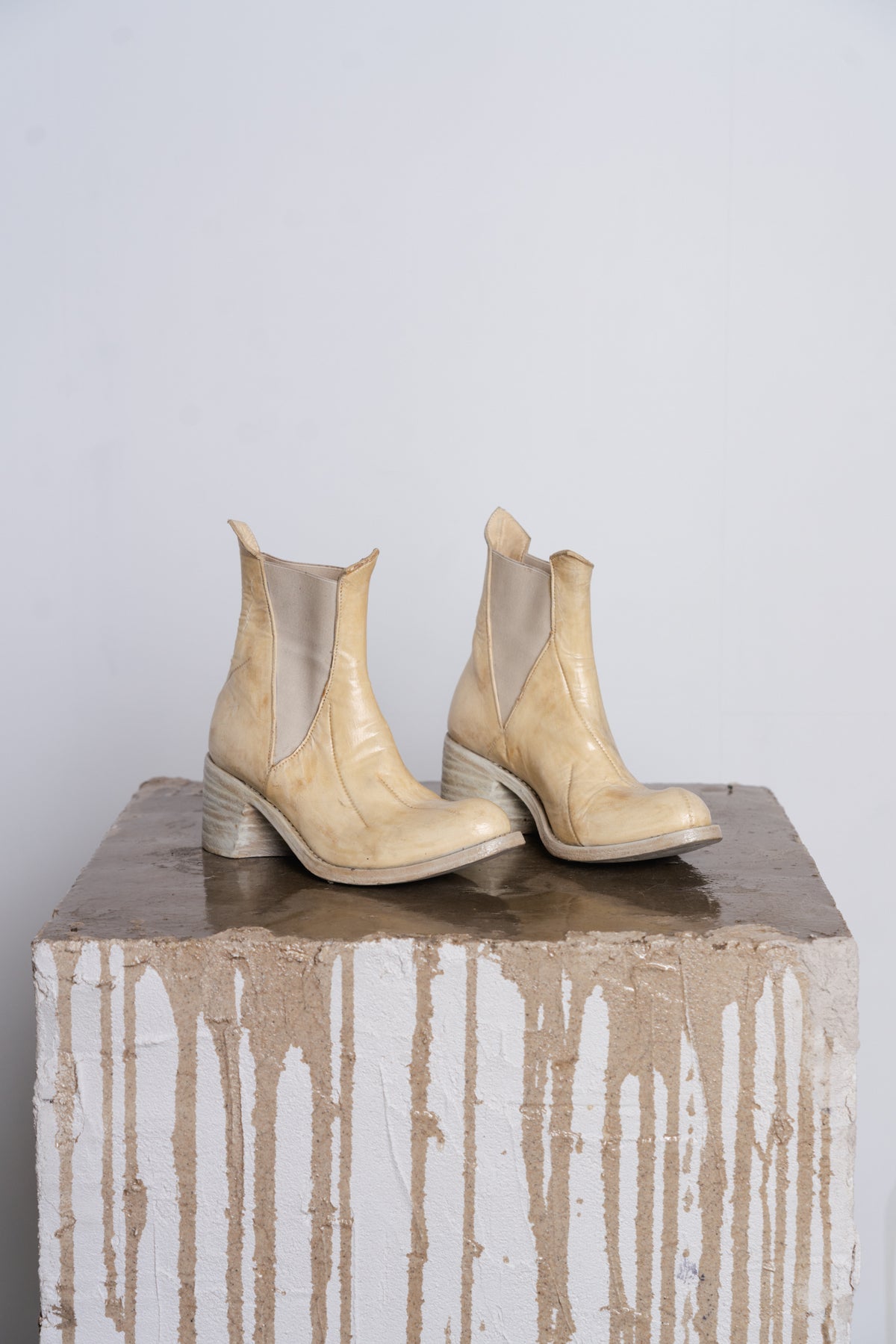 DISTORTION HEELED POINTED CHELSEA BOOT