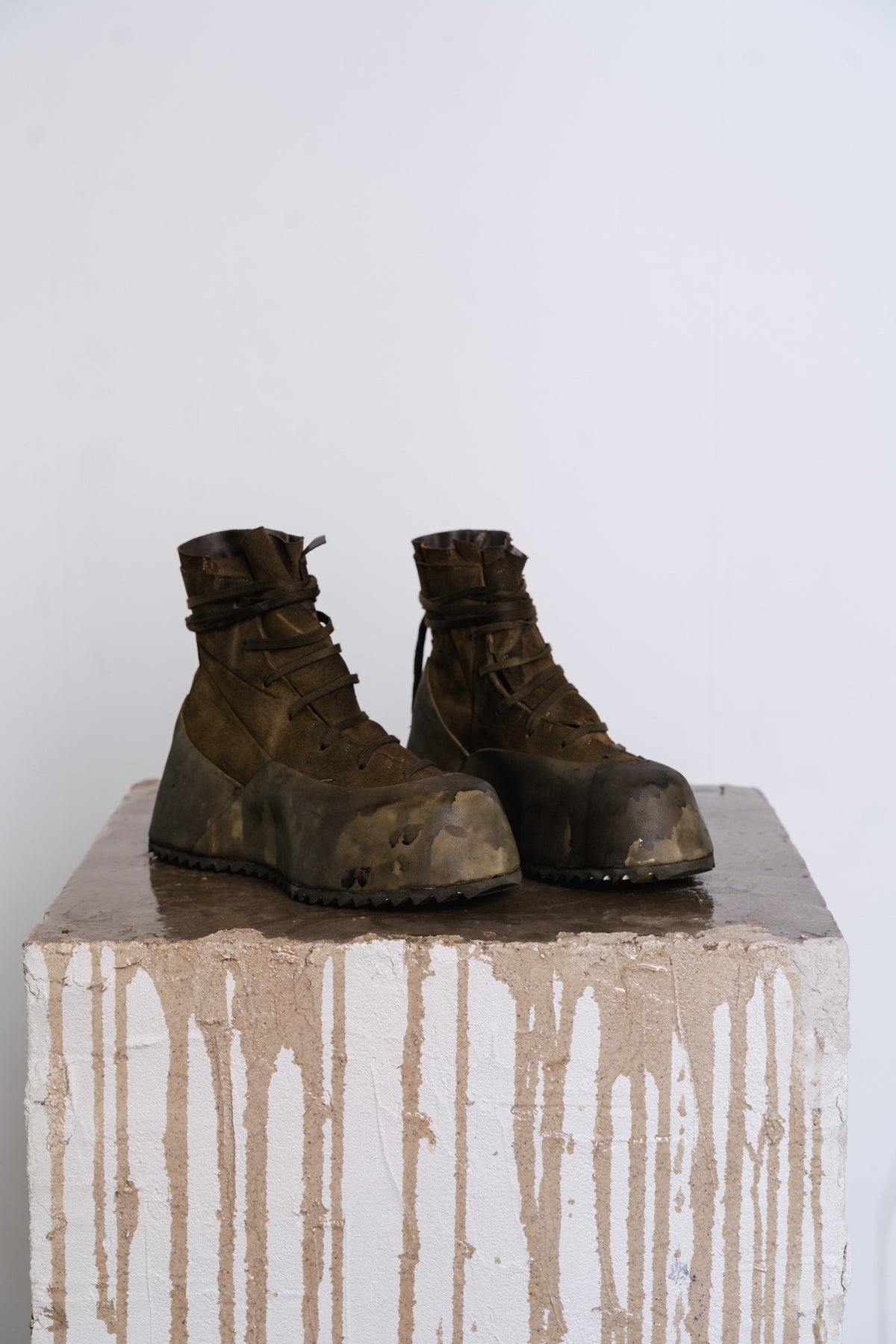 DISTORTION FEATHERWEIGHT HIGH TOP SNEAKER PLATFORM SHARK TOOTH