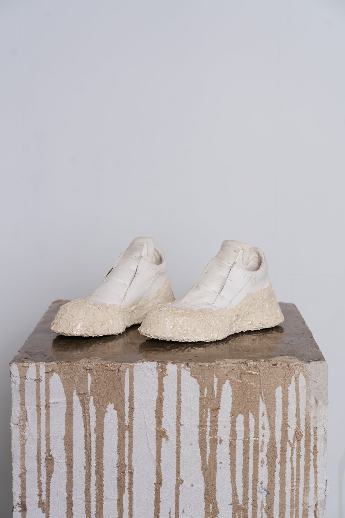 DISTORTION FEATHERWEIGHT LOW TOP SNEAKER SYMBIOSIS