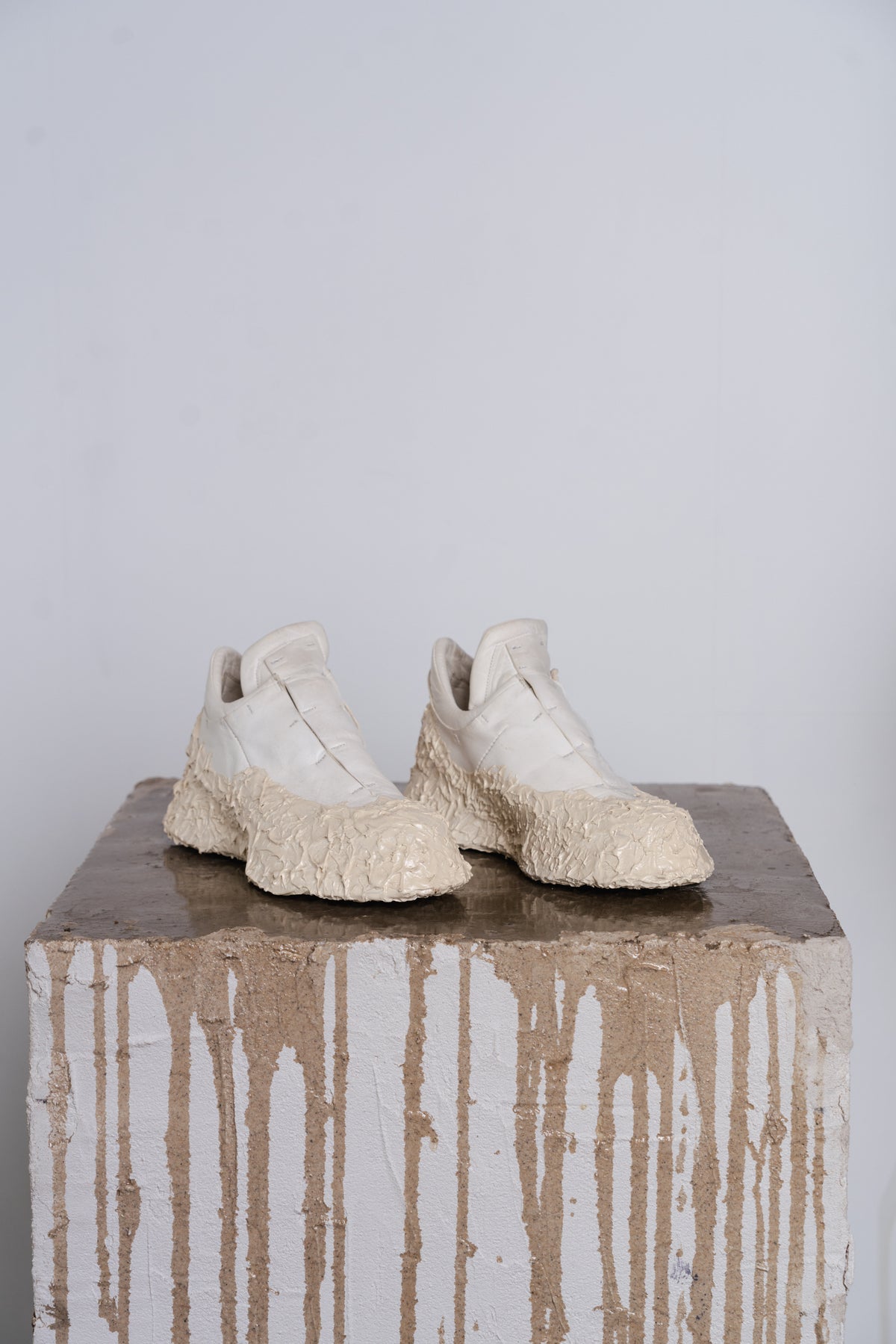 DISTORTION FEATHERWEIGHT LOW TOP SNEAKER SYMBIOSIS