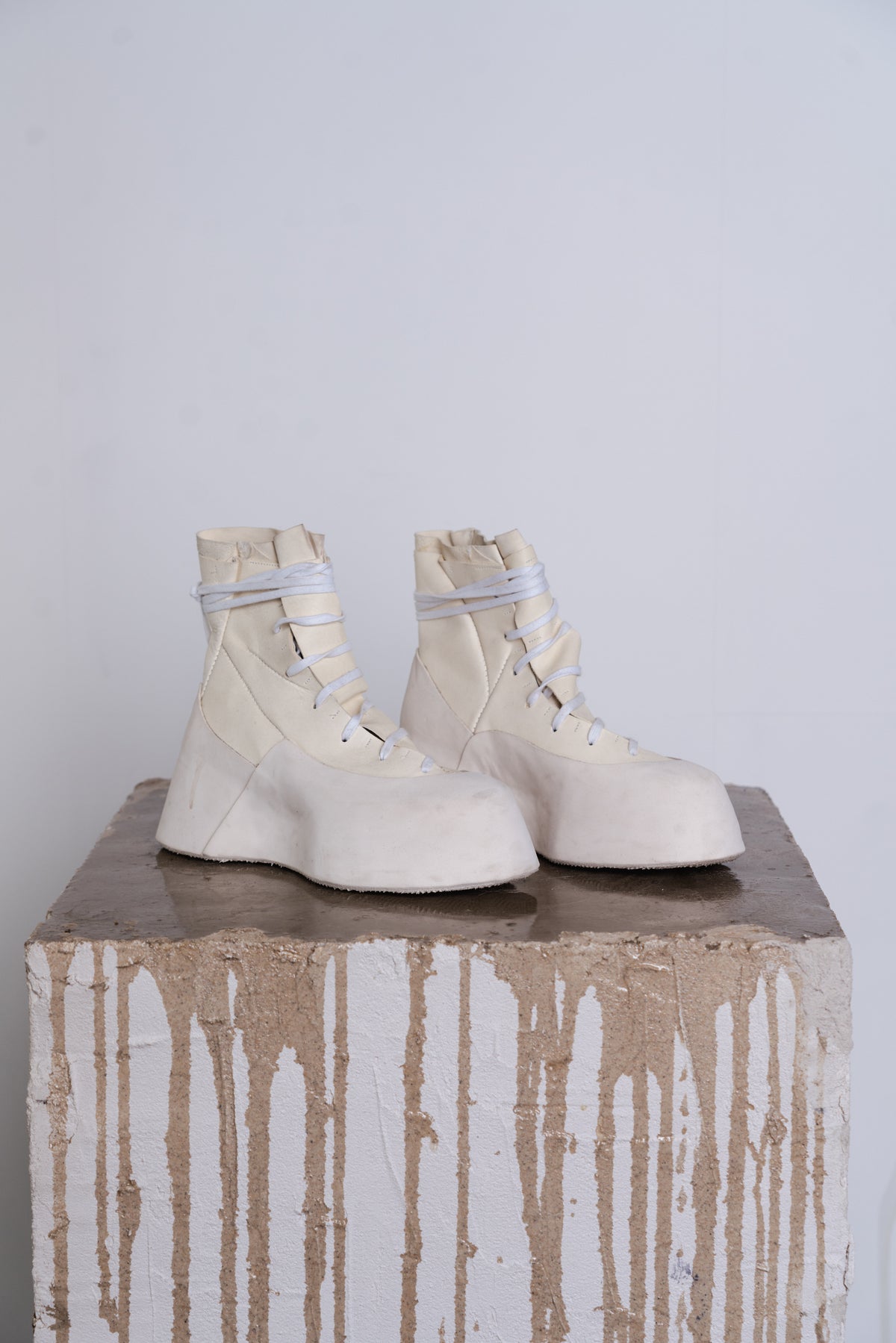 DISTORTION FEATHERWEIGHT HIGH TOP SNEAKER PLATFORM