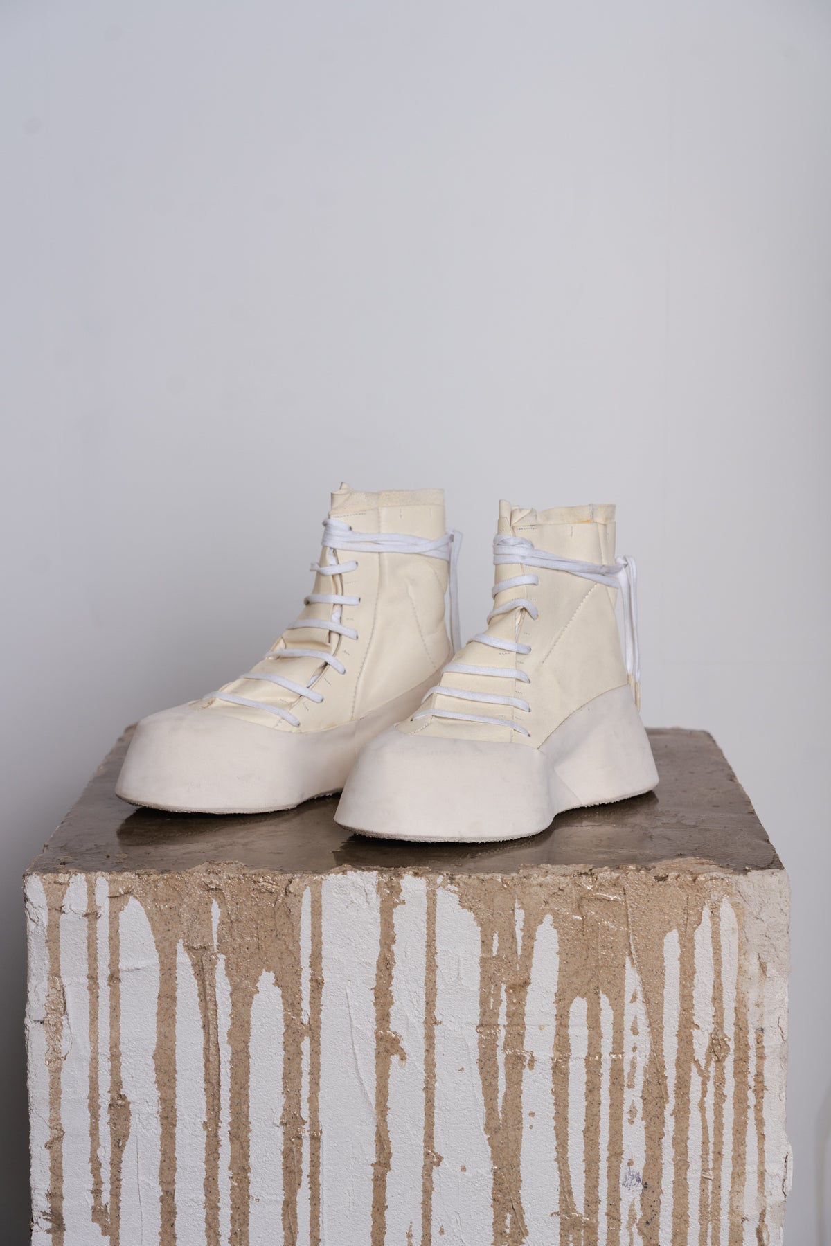 DISTORTION FEATHERWEIGHT HIGH TOP SNEAKER PLATFORM