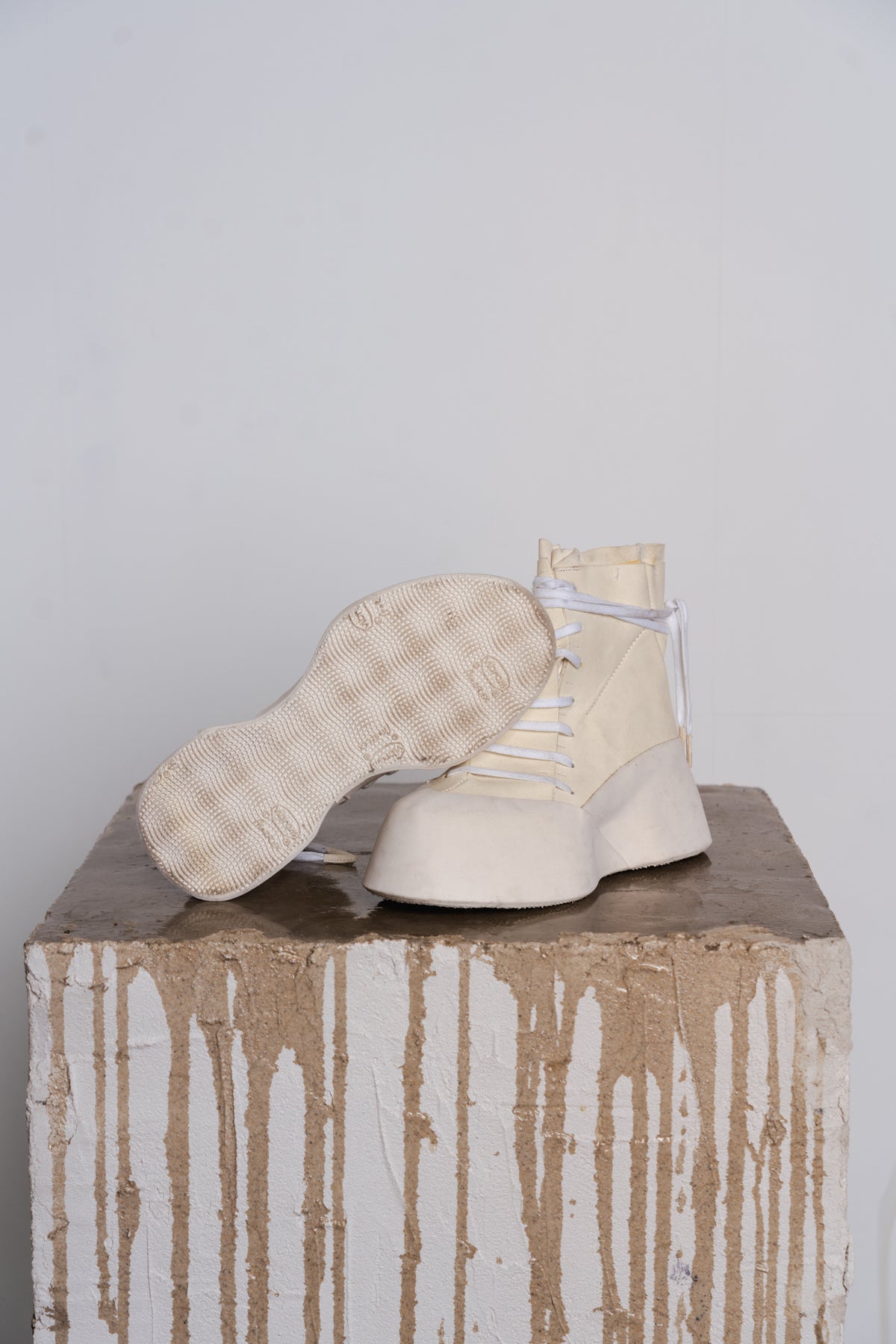 DISTORTION FEATHERWEIGHT HIGH TOP SNEAKER PLATFORM