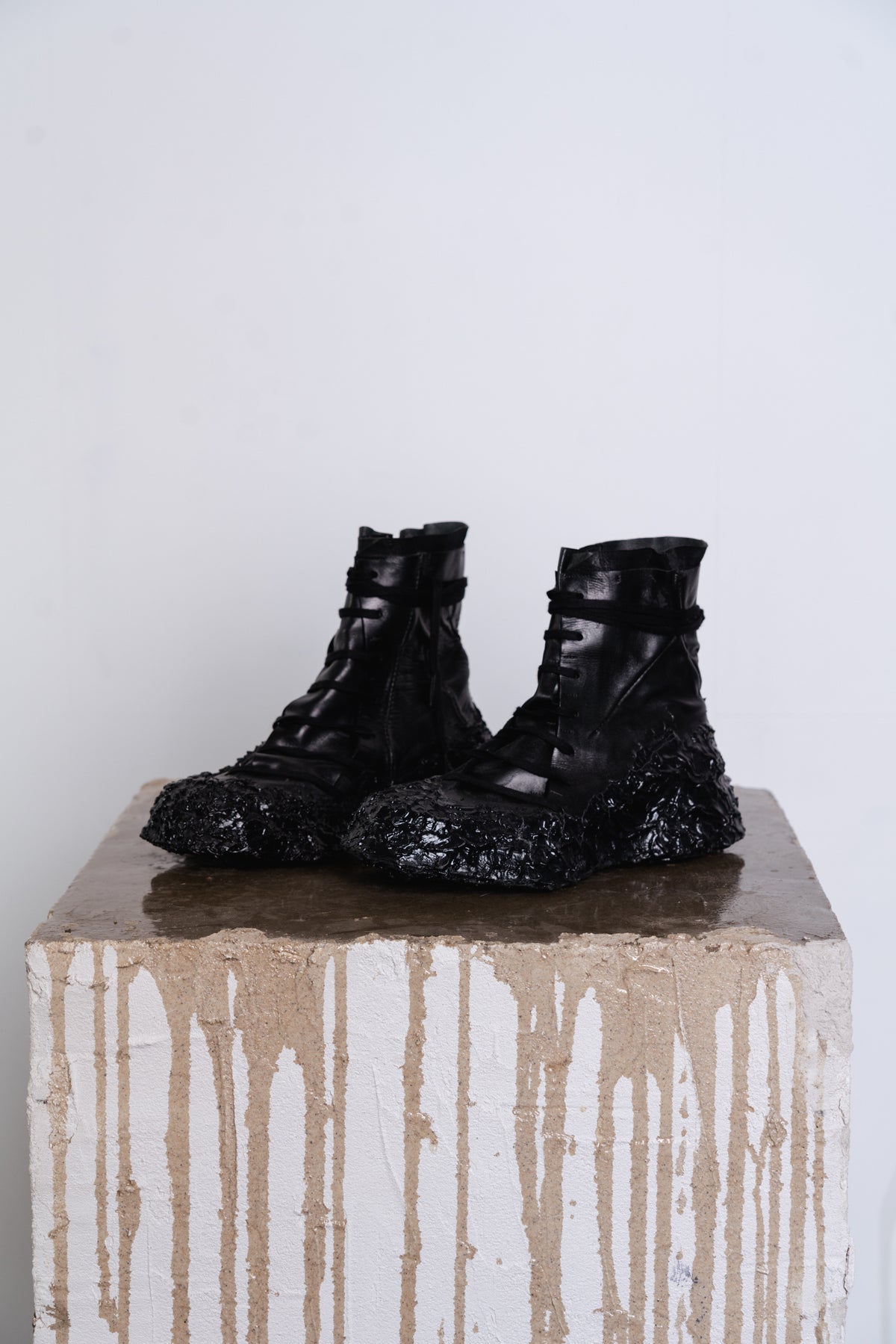 DISTORTION FEATHERWEIGHT HIGH TOP SNEAKER SYMBIOSIS