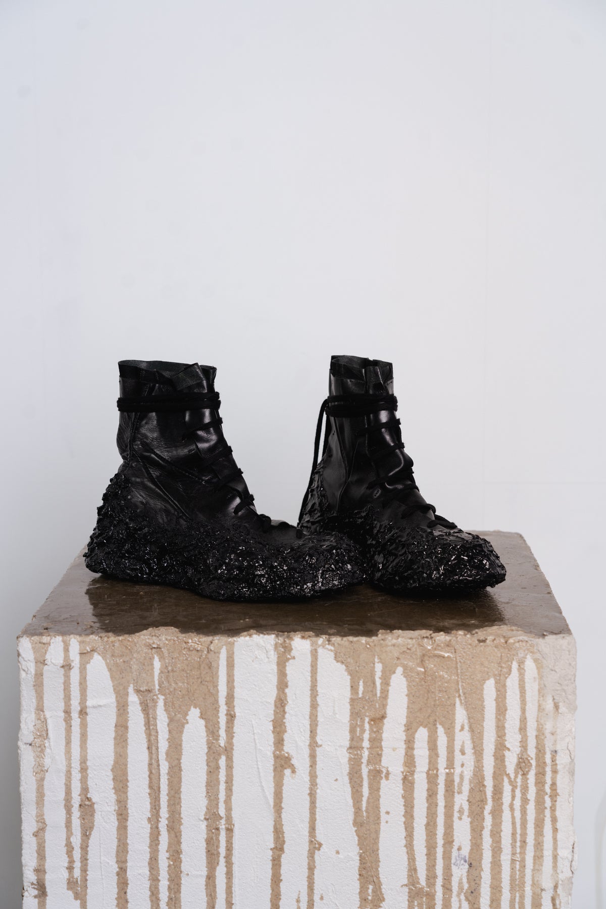 DISTORTION FEATHERWEIGHT HIGH TOP SNEAKER SYMBIOSIS