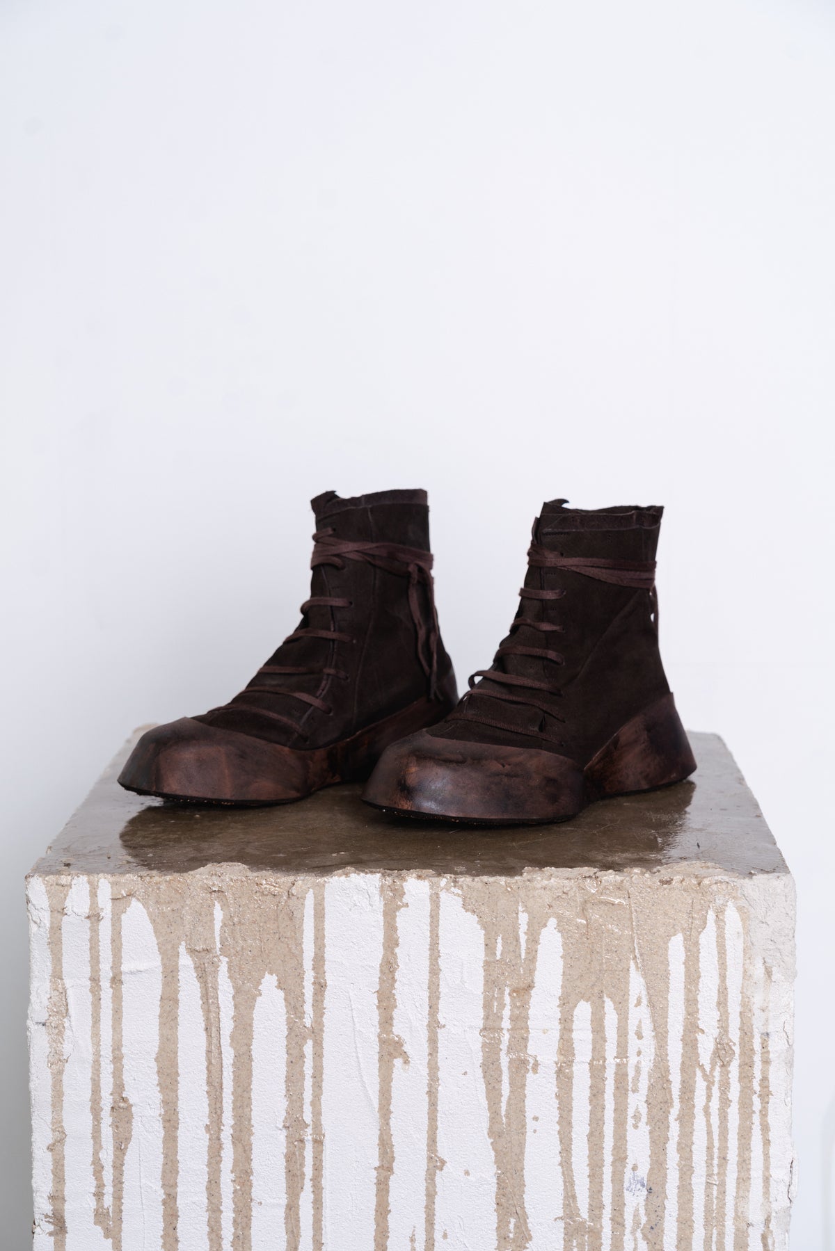 DISTORTION FEATHERWEIGHT HIGH TOP SNEAKER