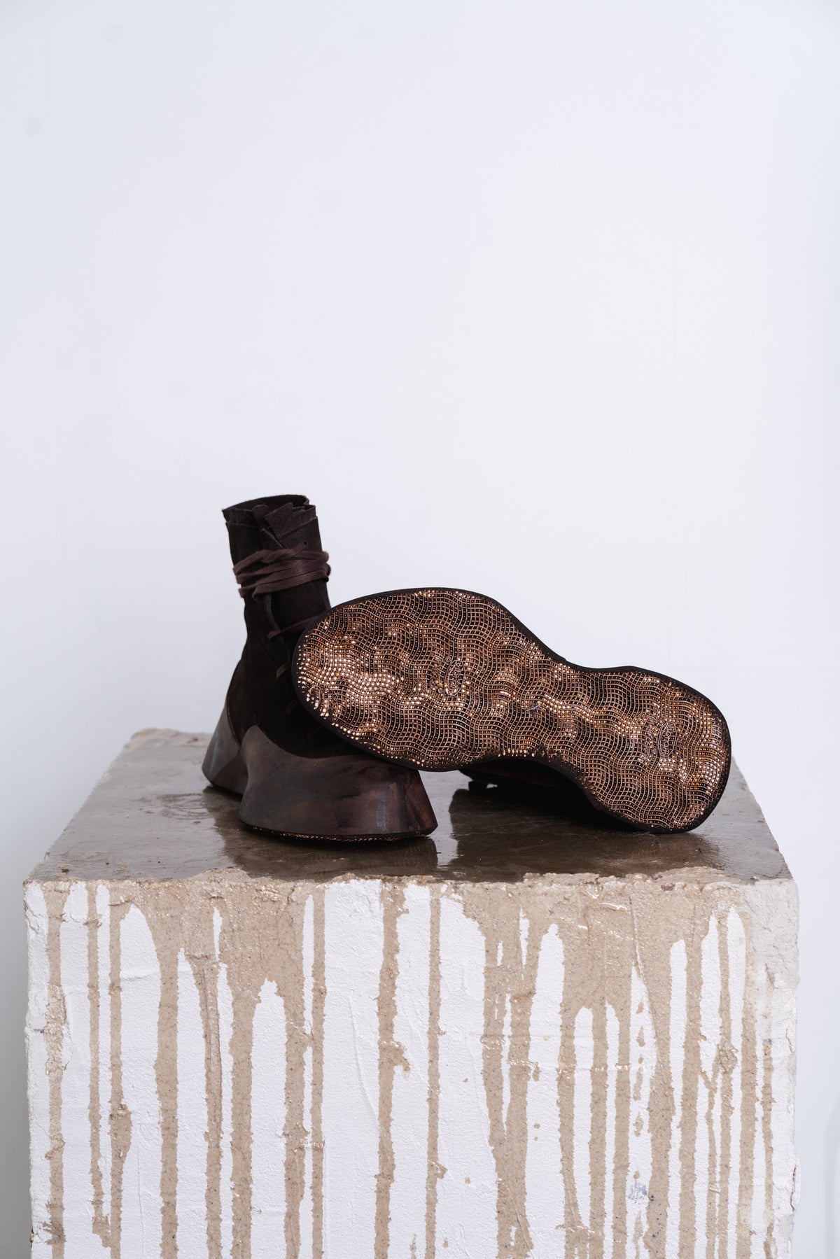 DISTORTION FEATHERWEIGHT HIGH TOP SNEAKER