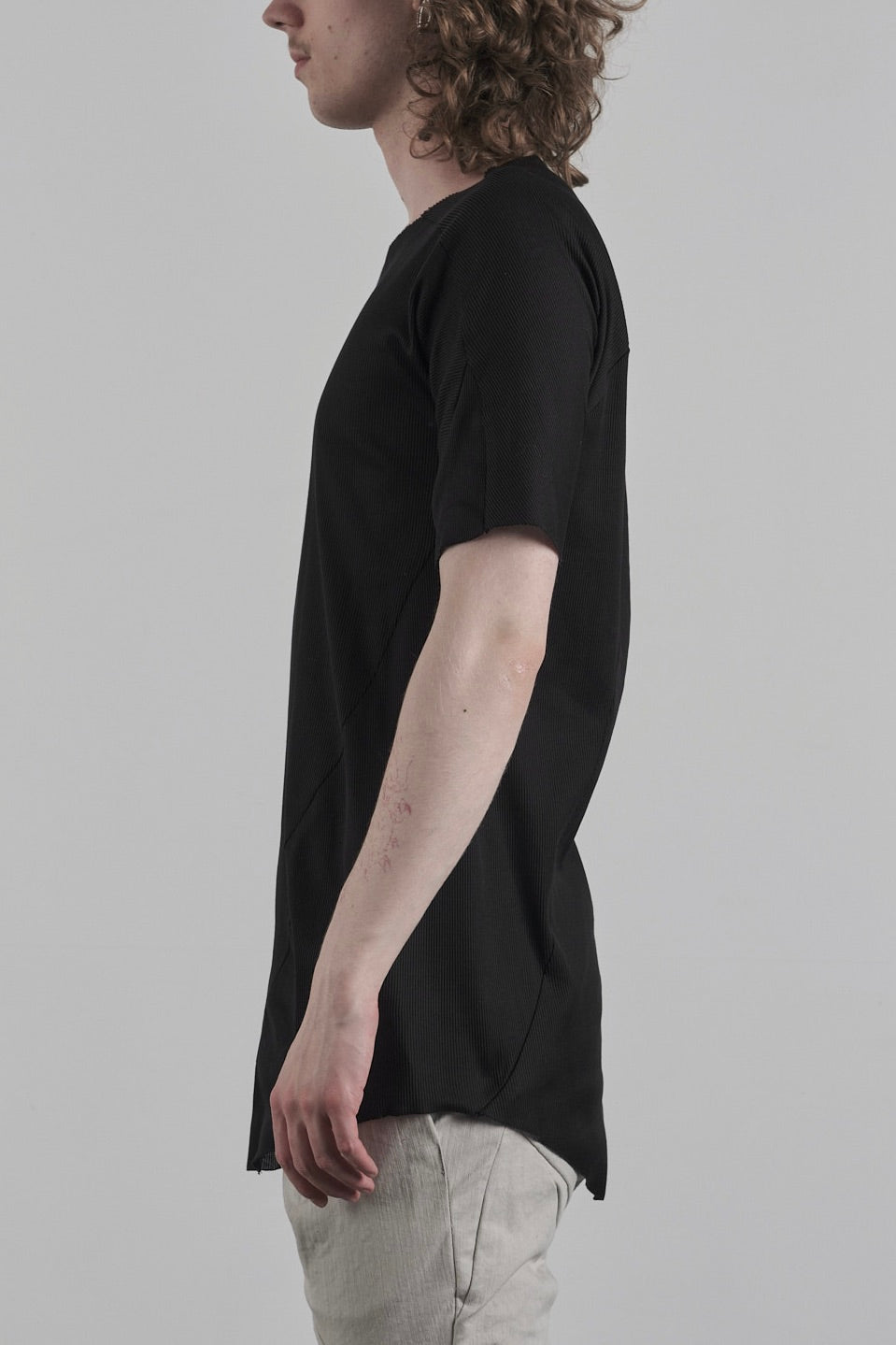 DISTORTION CURVED T-SHIRT – T-Shirt, LEON EMANUEL BLANCK