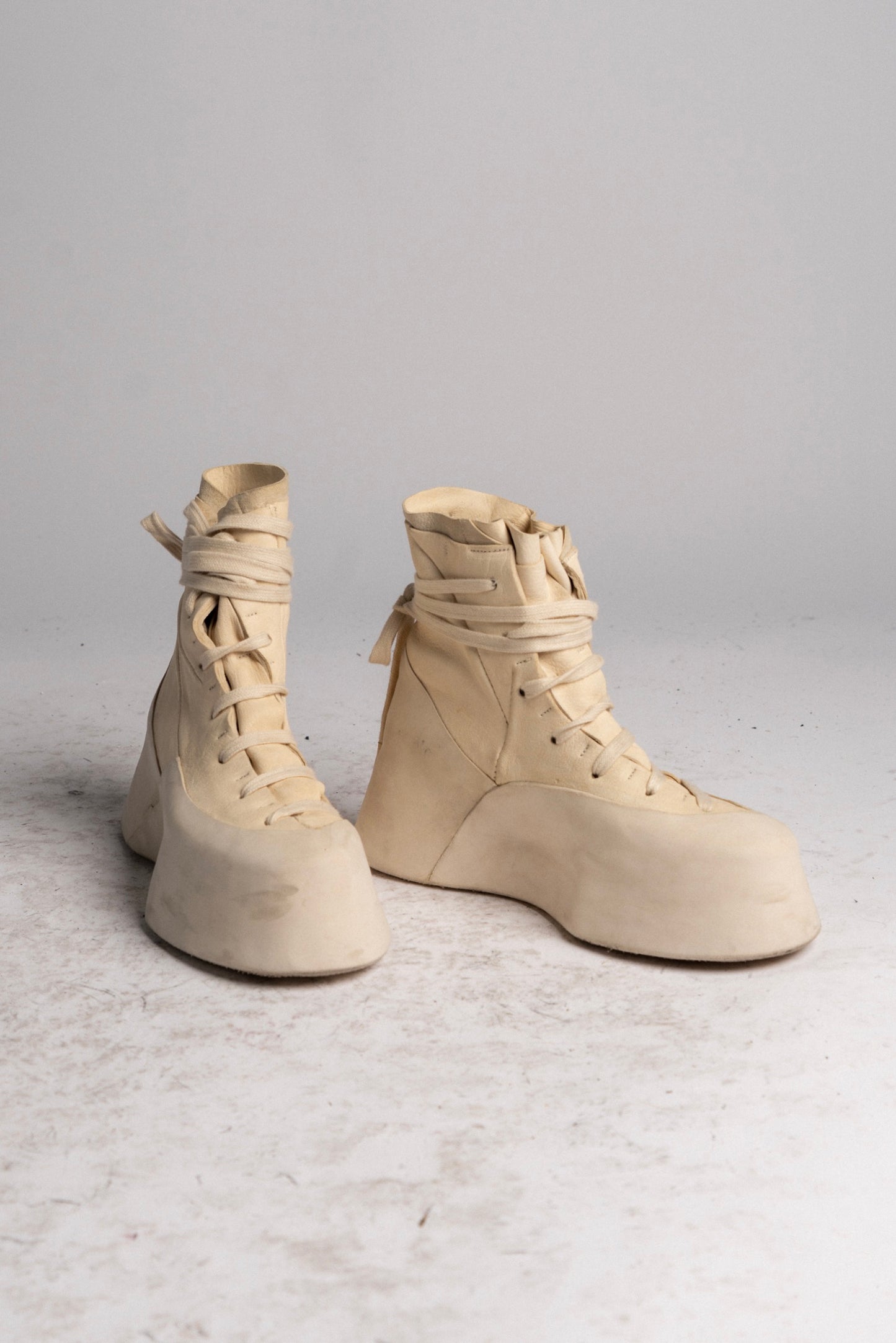 DISTORTION FEATHERWEIGHT HIGH TOP SNEAKER