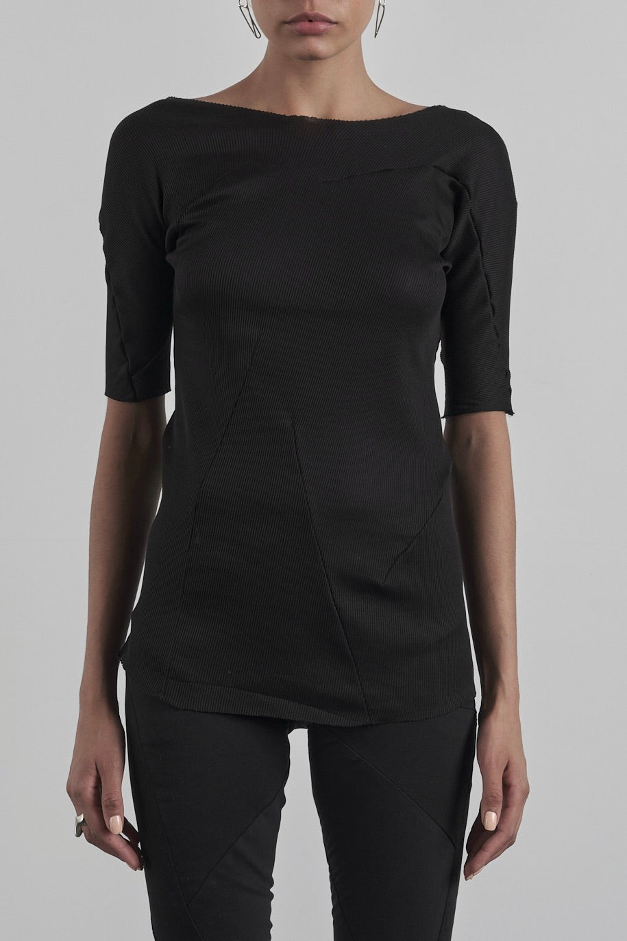 DISTORTION LOW BACK T-SHIRT – T-Shirt, LEON EMANUEL BLANCK