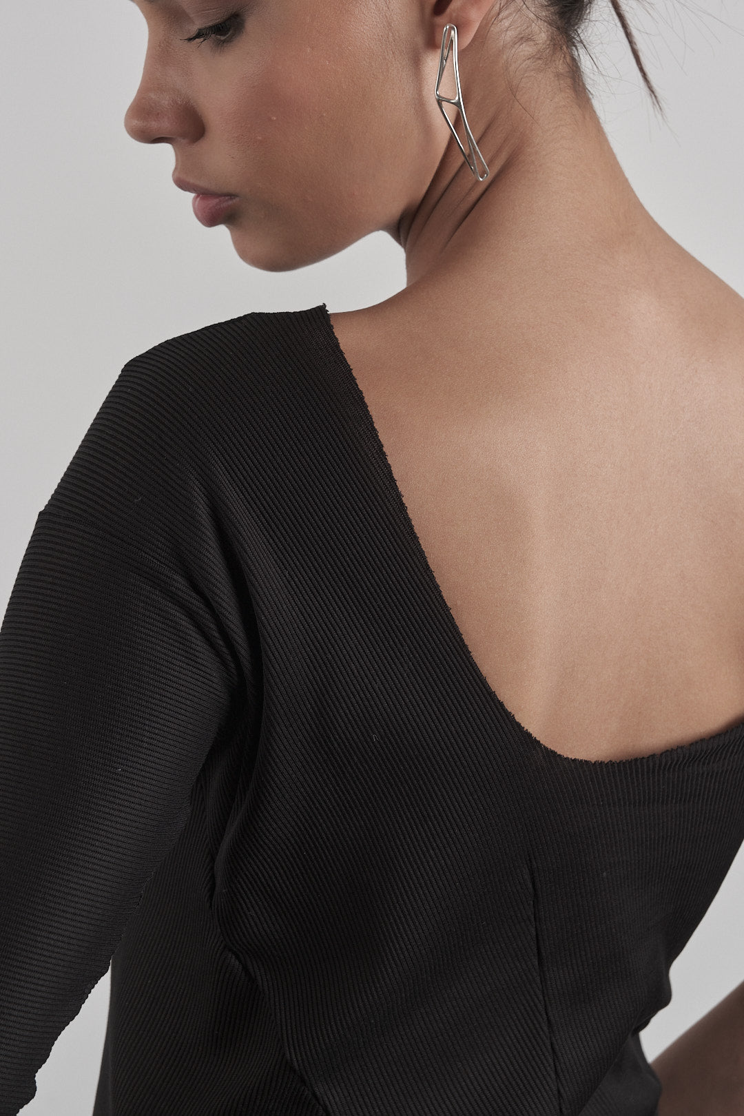 DISTORTION LOW BACK T-SHIRT – T-Shirt, LEON EMANUEL BLANCK