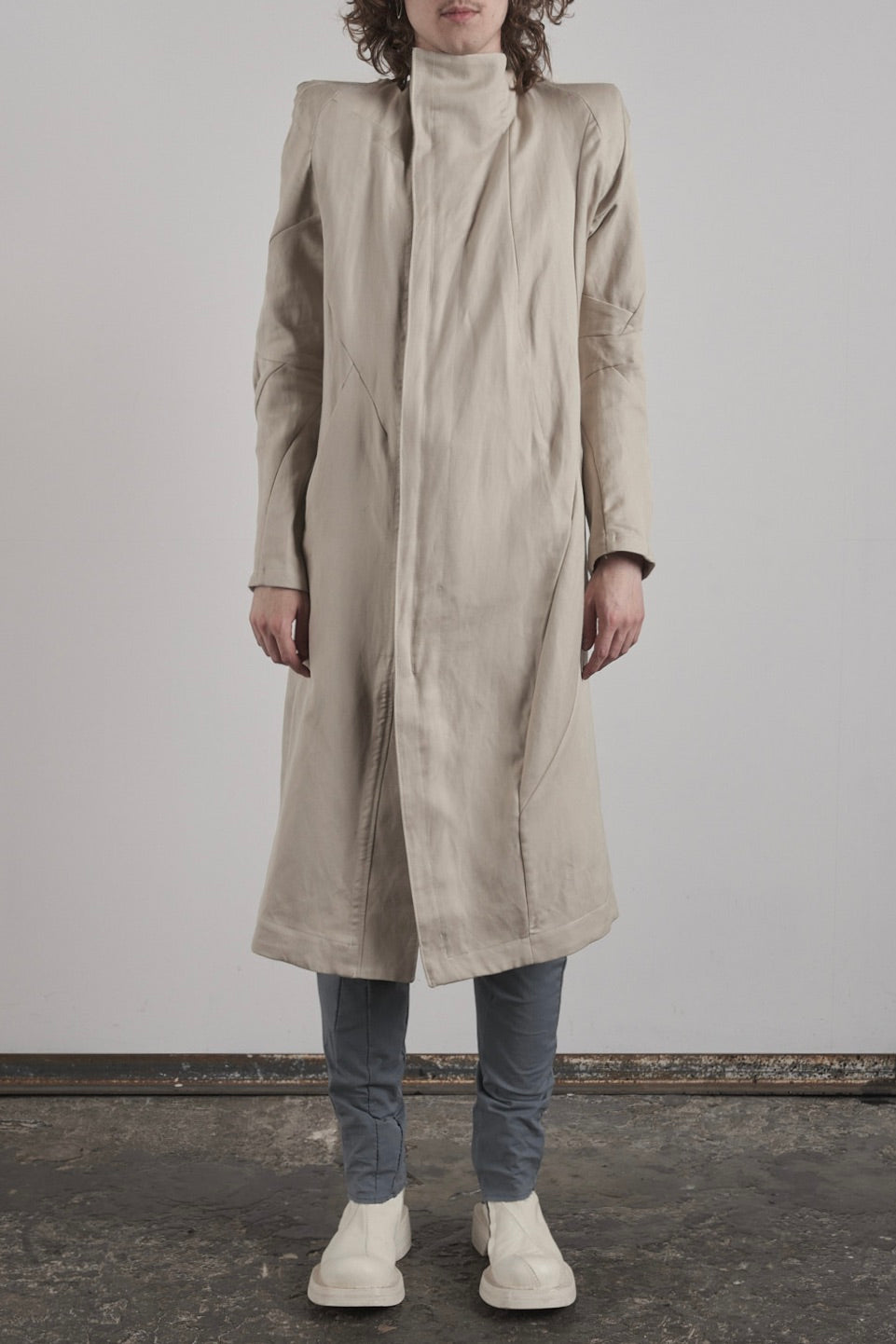 DISTORTION POWER SHOULDER COAT – Coat, LEON EMANUEL BLANCK