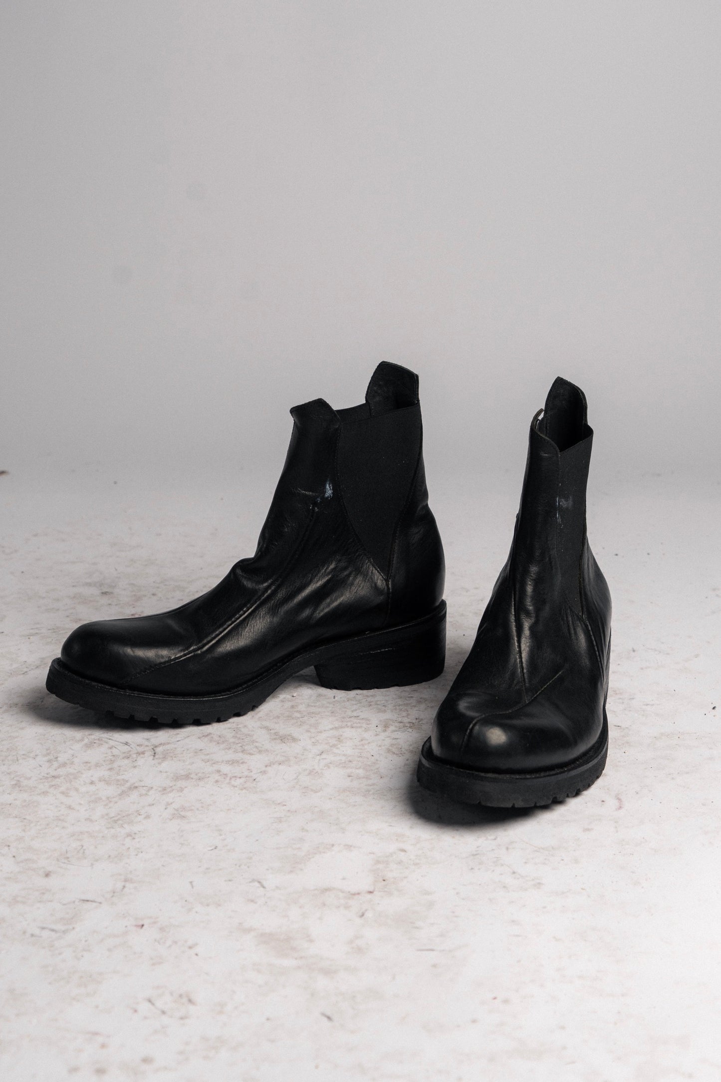 DISTORTION POINTED CHELSEA BOOT