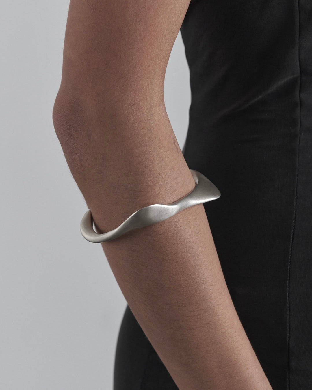 LIQUID CUFF – Cuff, LEON EMANUEL BLANCK