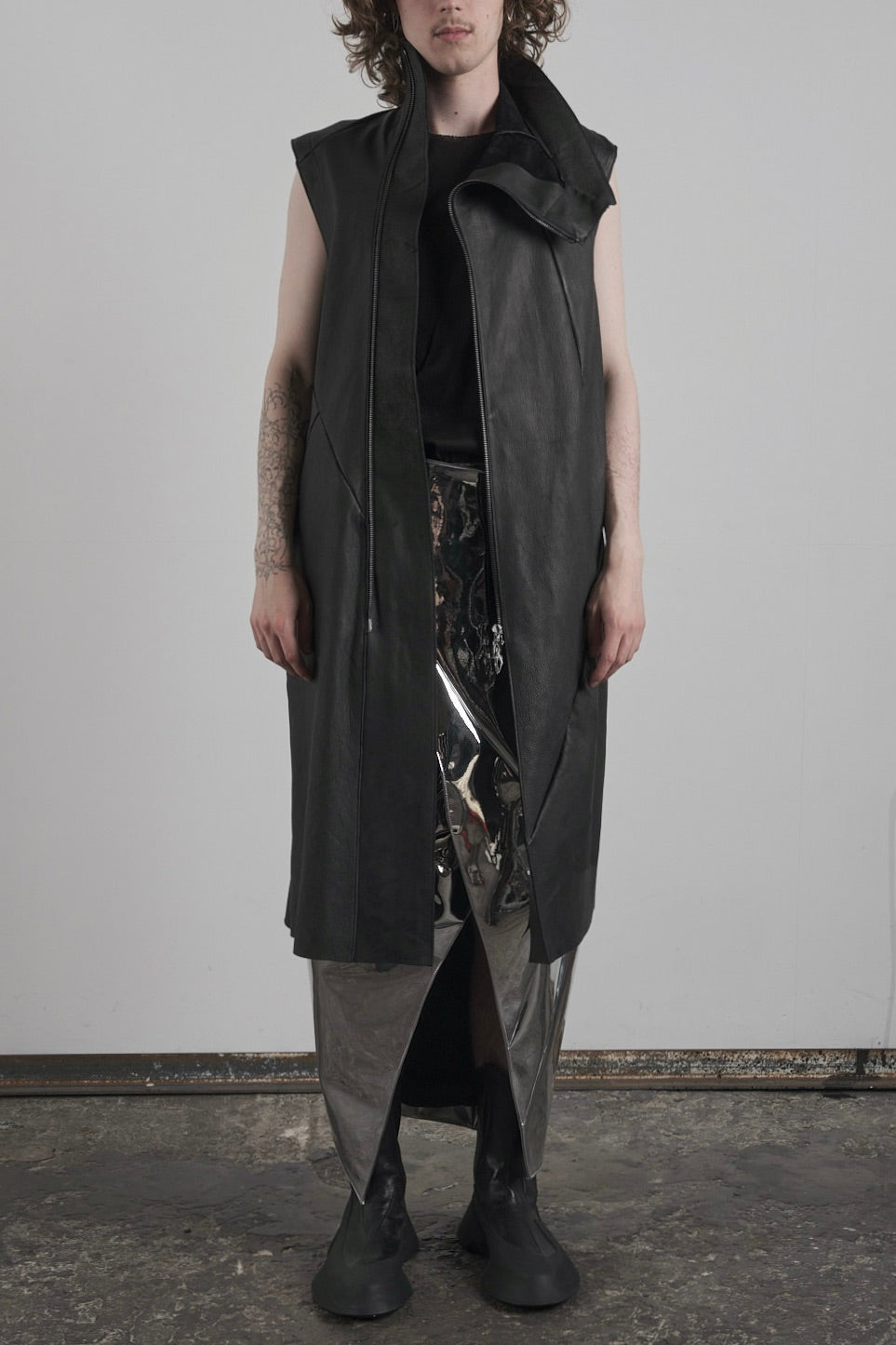 DISTORTION TRENCH VEST – Vest, LEON EMANUEL BLANCK