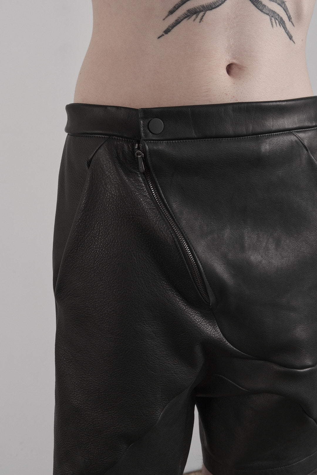 DISTORTION SHORT CHEM PANTS – Pants, LEON EMANUEL BLANCK