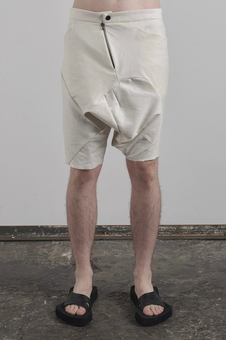 DISTORTION DROP CROTCH SHORT PANTS – Shorts, LEON EMANUEL BLANCK
