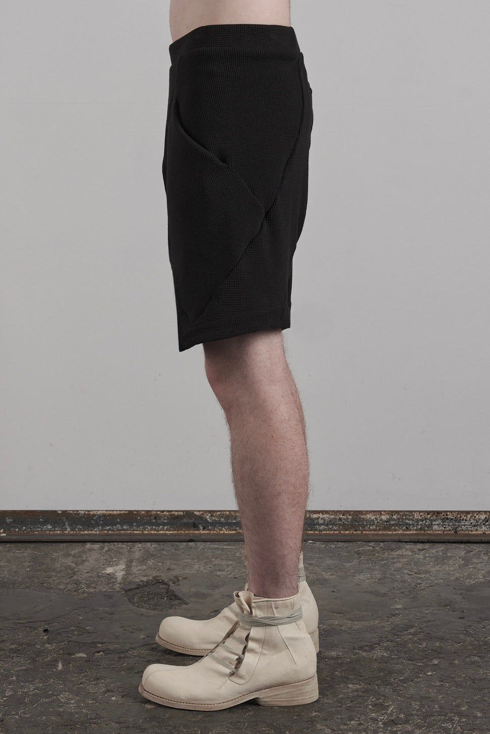 DISTORTION BERMUDA SHORT PANTS – Shorts, LEON EMANUEL BLANCK