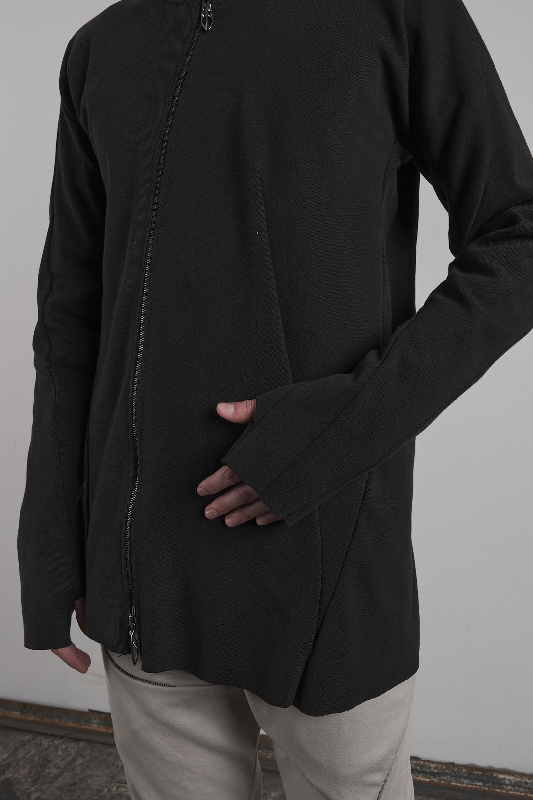 DISTORTION LONG T-SHIRT ZIPPED – T-Shirt, LEON EMANUEL BLANCK