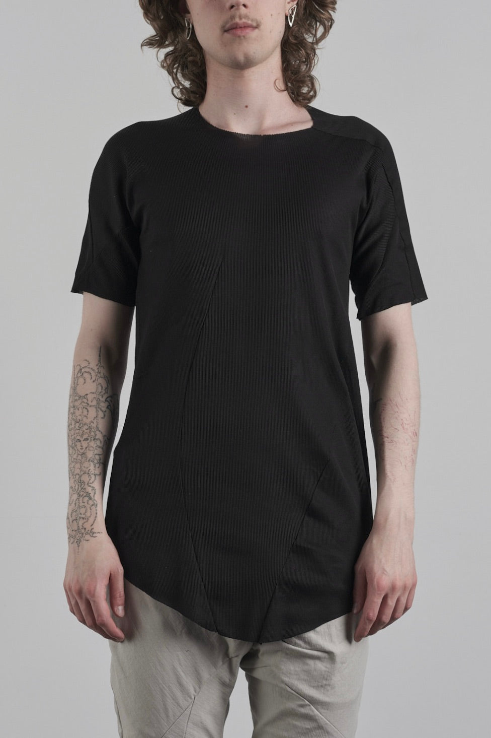 DISTORTION CURVED T-SHIRT – T-Shirt, LEON EMANUEL BLANCK