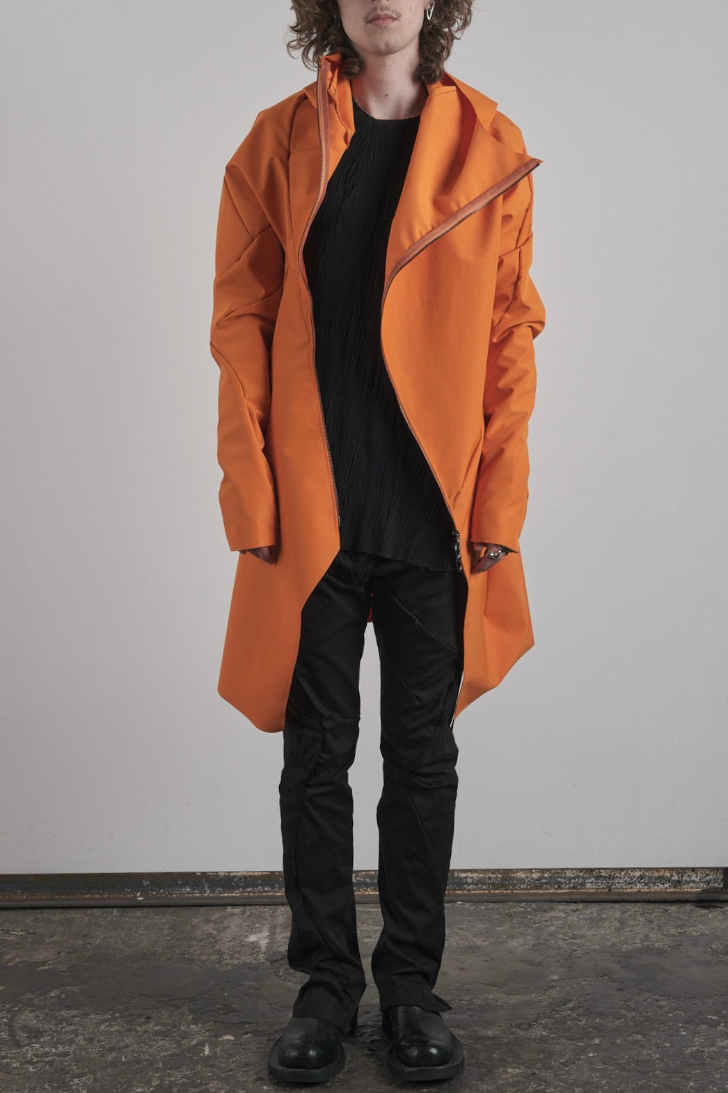 DISTORTION CURVED HOODED COAT – Coat, LEON EMANUEL BLANCK