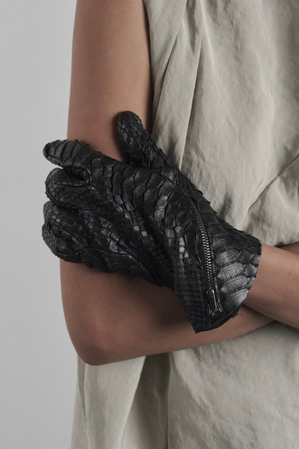 DISTORTION 5 FINGER GLOVES – Gloves, LEON EMANUEL BLANCK