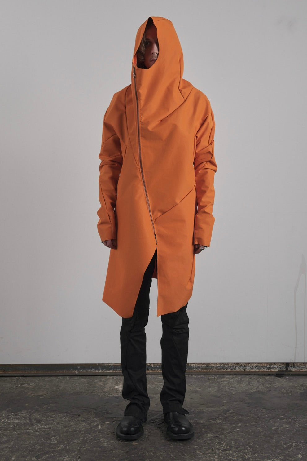 DISTORTION CURVED HOODED COAT – Coat, LEON EMANUEL BLANCK