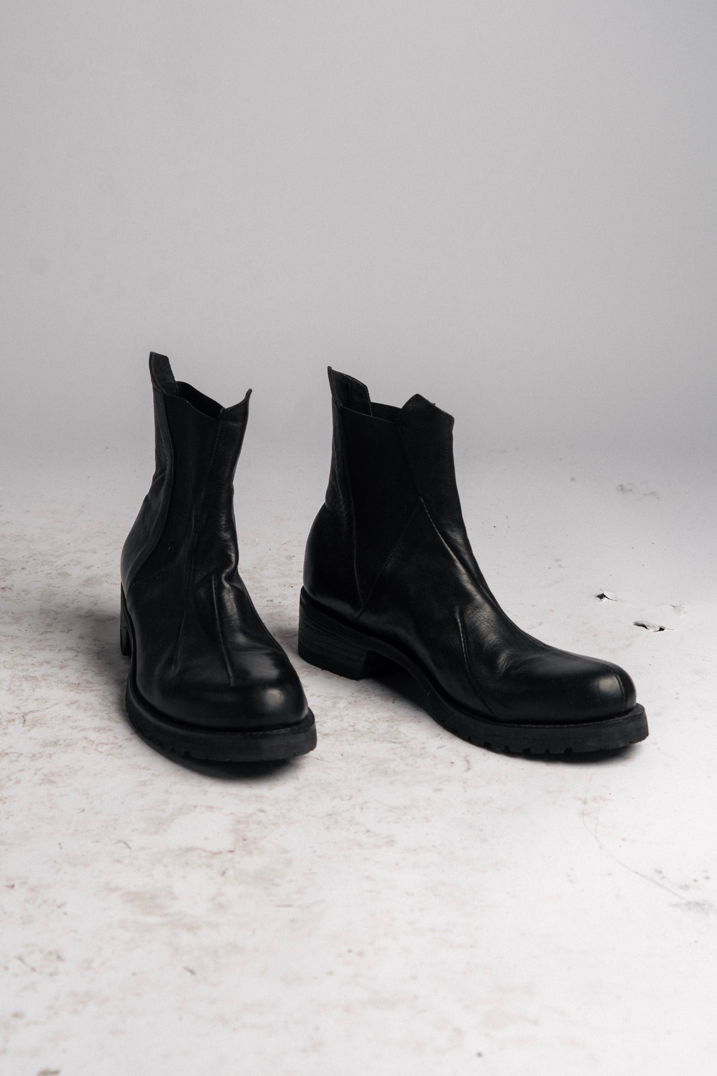 DISTORTION POINTED CHELSEA BOOT