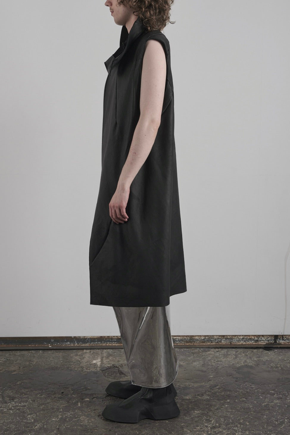 DISTORTION TRENCH VEST – Vest, LEON EMANUEL BLANCK