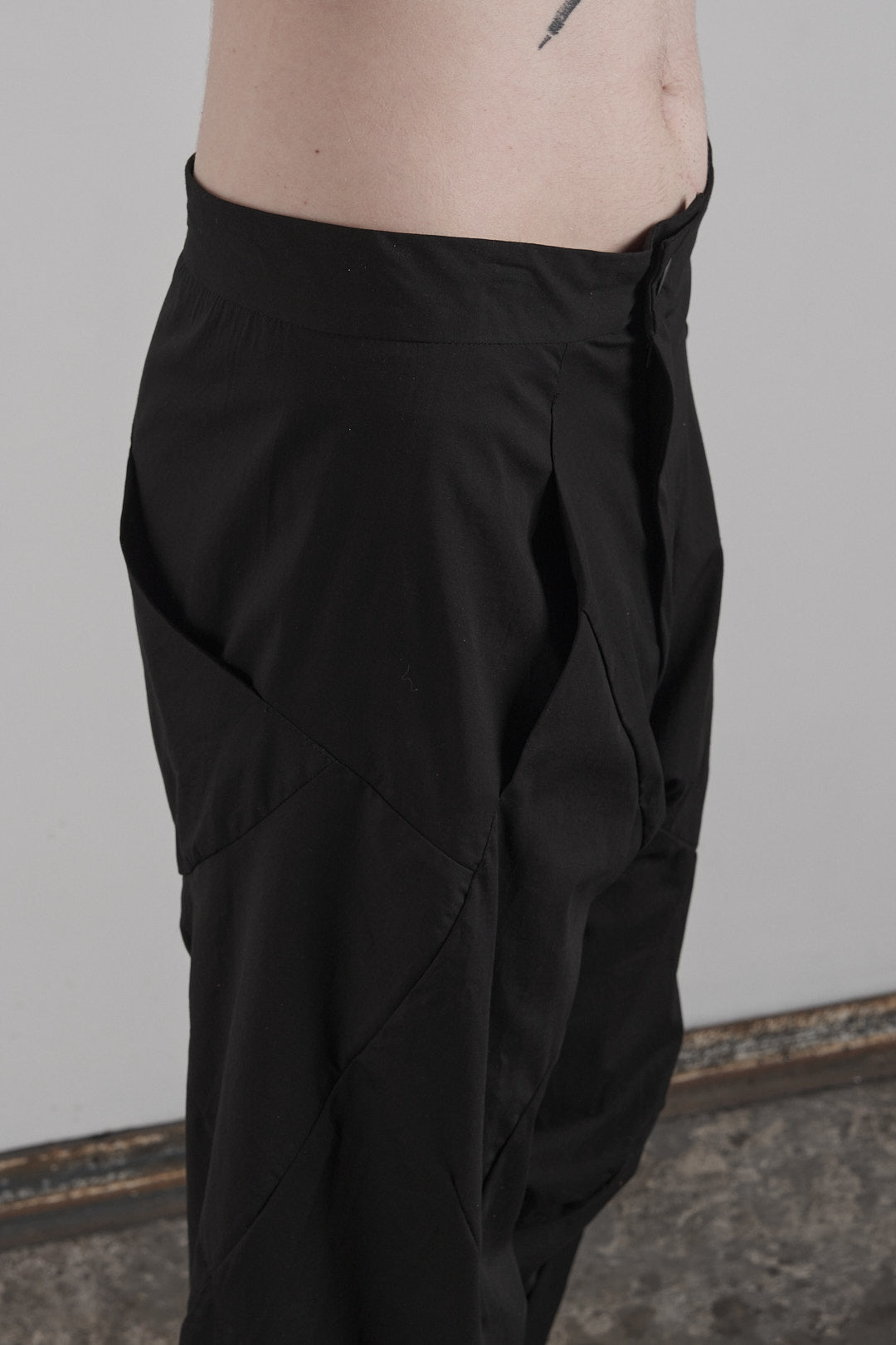 DISTORTION BALLOON PANTS – Pants, LEON EMANUEL BLANCK