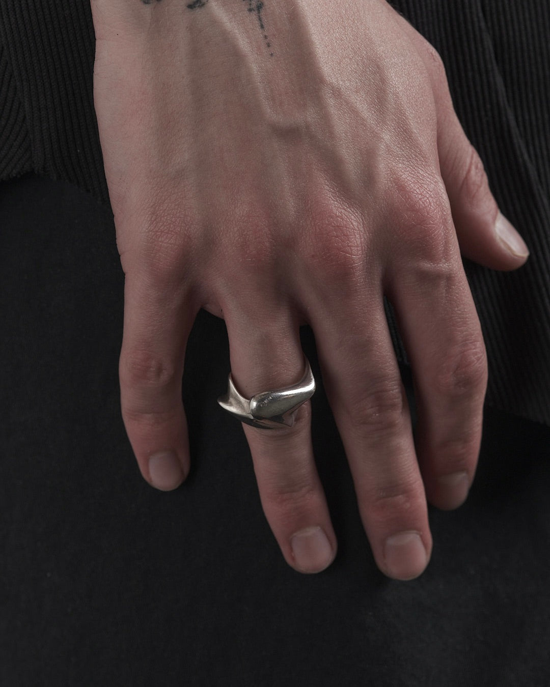 LIQUID RING 3 – Ring, LEON EMANUEL BLANCK