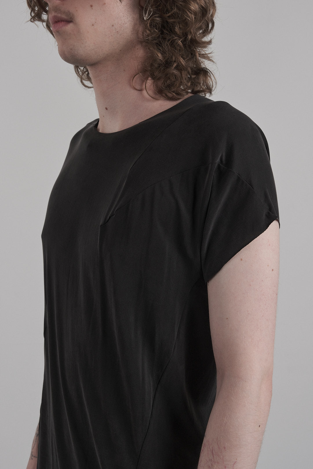 DISTORTION CAP SLEEVE T-SHIRT – T-Shirt, LEON EMANUEL BLANCK