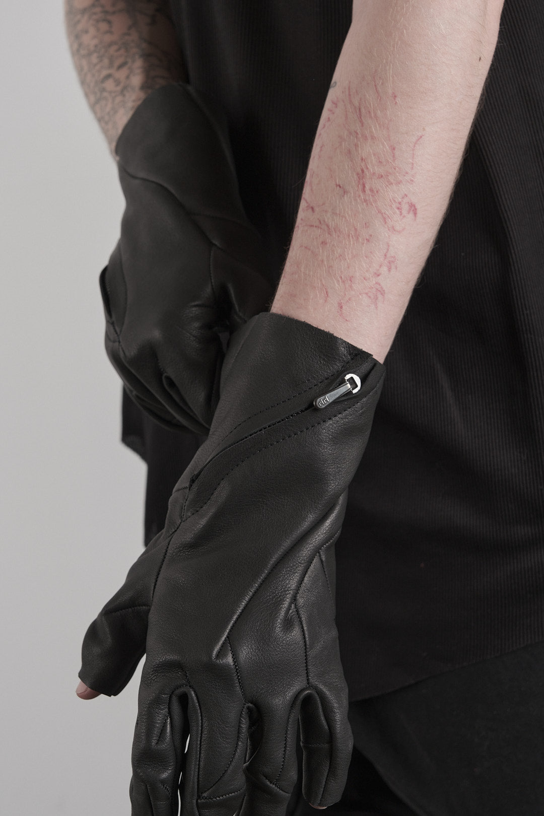 DISTORTION 5 FINGERLESS GLOVES – Gloves, LEON EMANUEL BLANCK