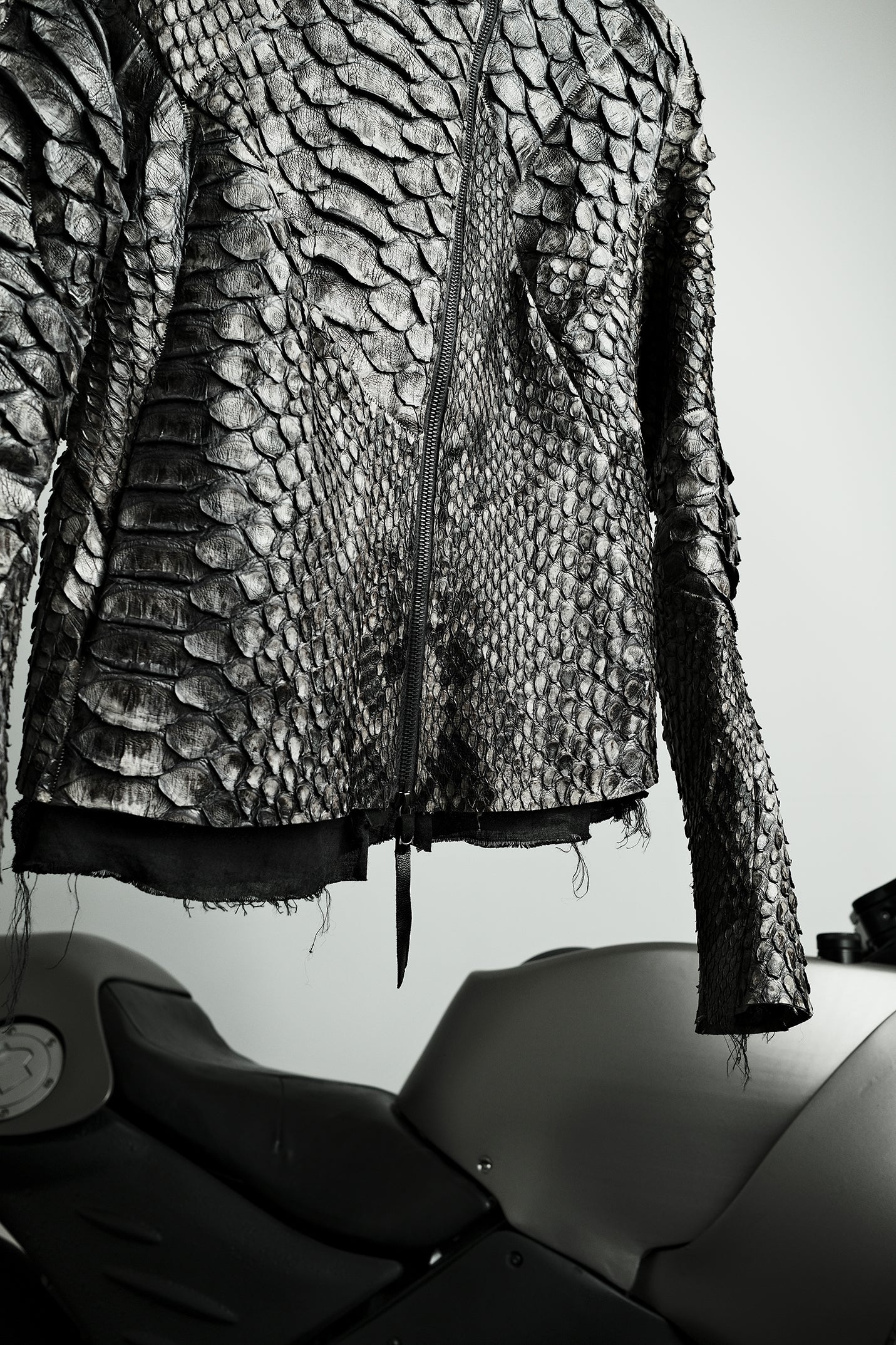 DISTORTION PYTHON – Apparel, LEON EMANUEL BLANCK